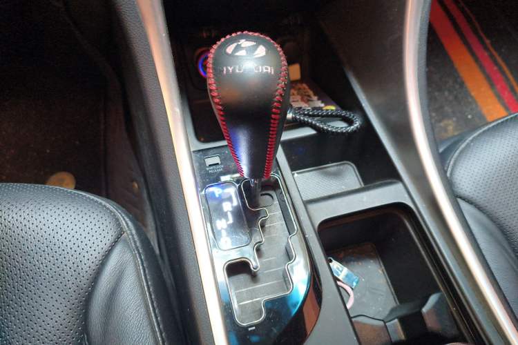 Used Hyundai Sonata 2013 2.0L Automatic Luxury Edition Gear Lever