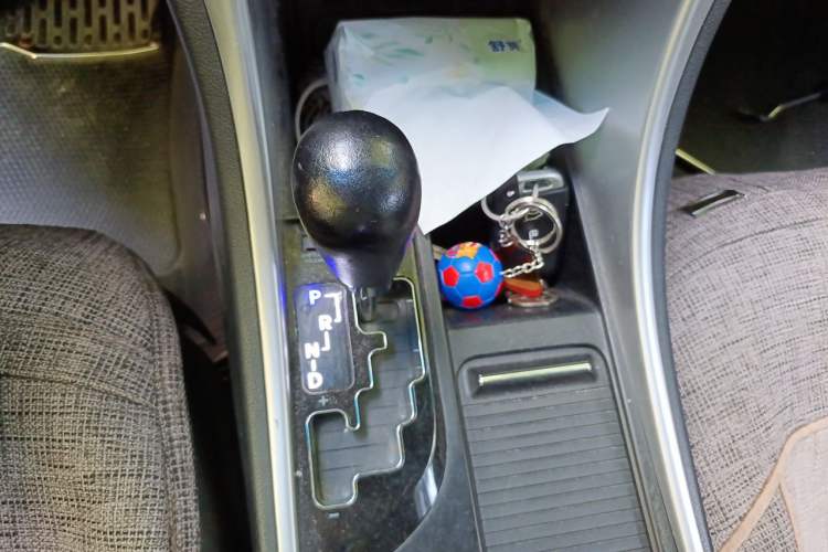 Used Hyundai Sonata 2013 2.0L Automatic Supreme Edition Gear Lever