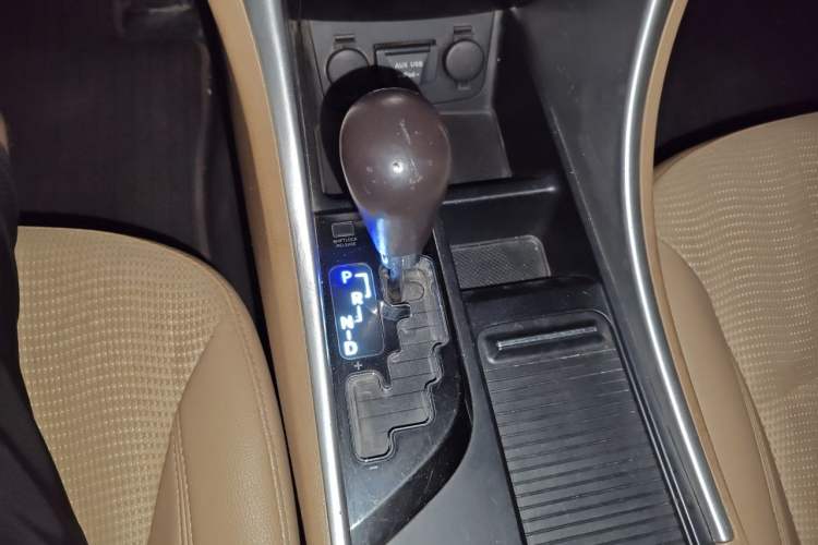 Used Hyundai Sonata 2013 2.0L Automatic Leading Edition Gear Lever