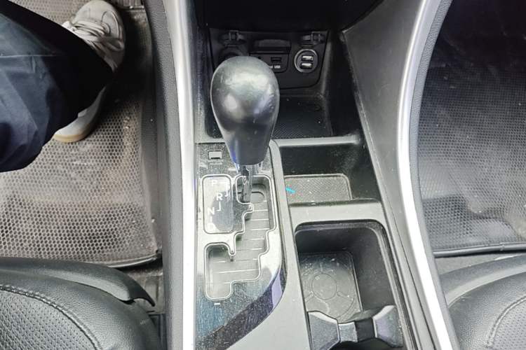 Used Hyundai Sonata 2013 2.4L Automatic Leading Edition China V Standard Gear Lever