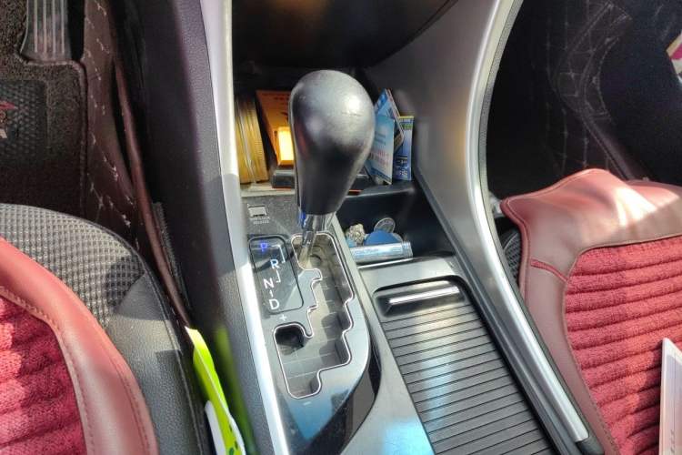 Used Hyundai Sonata 2013 2.0L Automatic Fashion Edition Gear Lever