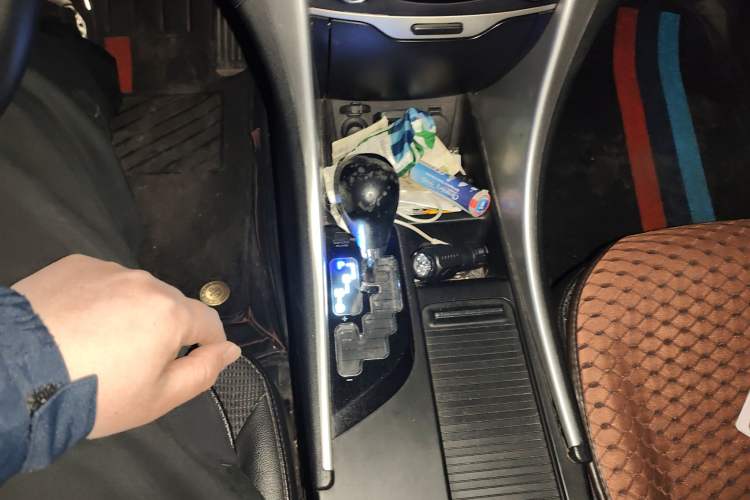Used Hyundai Sonata 2013 2.0L Automatic Leading Edition Gear Lever