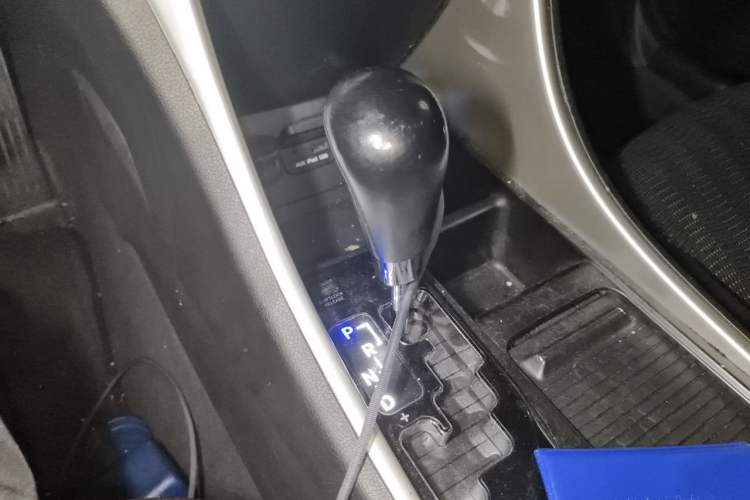 Used Hyundai Sonata 2013 2.0L Automatic Fashion Edition Gear Lever