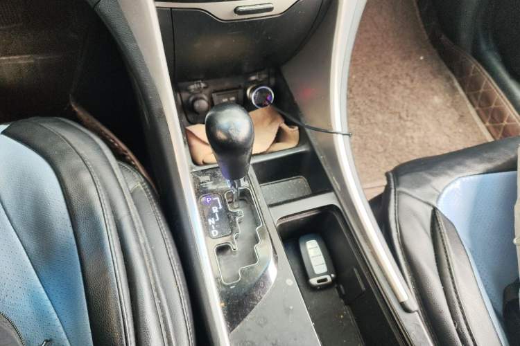 Used Hyundai Sonata 2013 2.4L Automatic Leading Edition China IV Standard Gear Lever