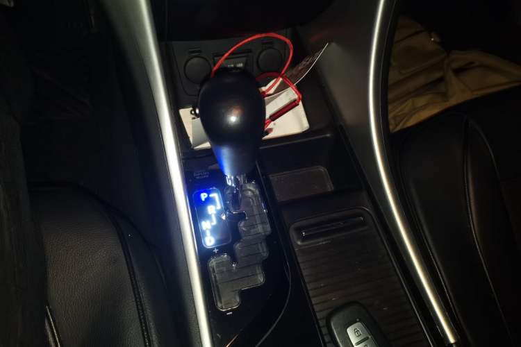 Used Hyundai Sonata 2013 2.0L Automatic Luxury Edition Gear Lever