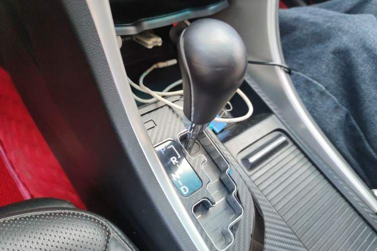 Used Hyundai Sonata 2013 2.0L Automatic Luxury Edition Gear Lever