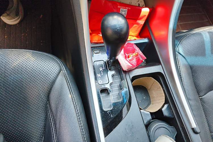 Used Hyundai Sonata 2013 2.0L Automatic Luxury Edition Gear Lever