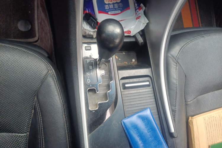 Used Hyundai Sonata 2013 2.0L Automatic Luxury Edition Gear Lever