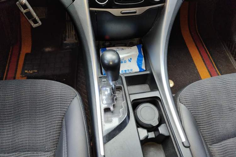 Used Hyundai Sonata 2013 2.0L Automatic Leading Edition Gear Lever