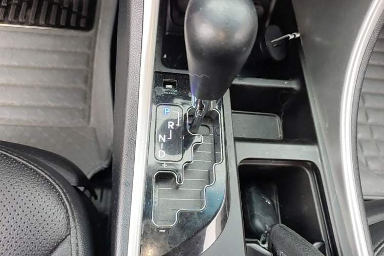Used Hyundai Sonata 2013 2.4L Automatic Luxury Version China V Standard Gear Lever