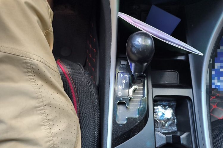 Used Hyundai Sonata 2013 2.0L Automatic Fashion Edition Gear Lever
