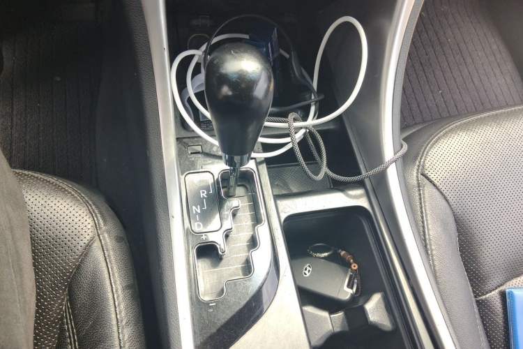 Used Hyundai Sonata 2013 2.0L Automatic Luxury Edition Gear Lever