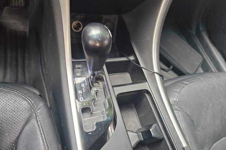 Used Hyundai Sonata 2013 2.0L Automatic Luxury Edition Gear Lever