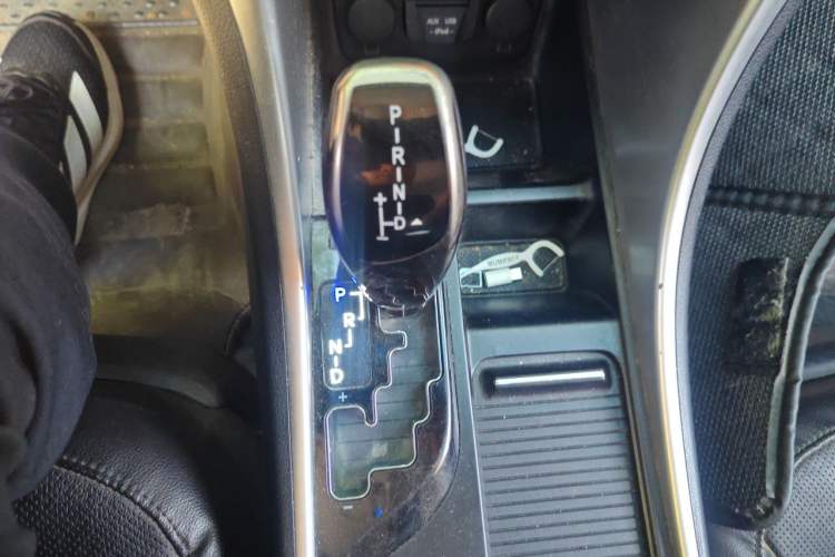 Used Hyundai Sonata 2013 2.0L Automatic Luxury Edition Gear Lever