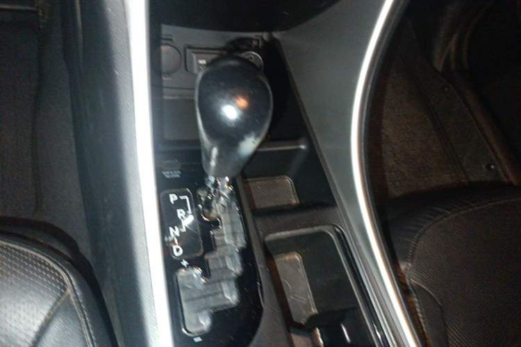 Used Hyundai Sonata 2013 2.0L Automatic Luxury Edition Gear Lever