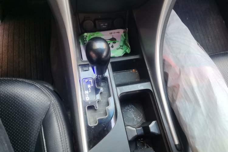 Used Hyundai Sonata 2013 2.0L Automatic Luxury Edition Gear Lever