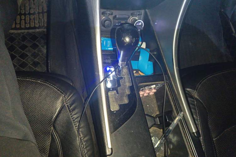 Used Hyundai Sonata 2013 2.4L Automatic Luxury Version China IV Standard Gear Lever