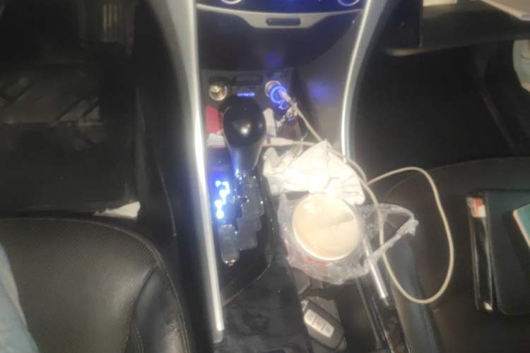 Used Hyundai Sonata 2013 2.4L Automatic Top-Grade Version China IV Standard Gear Lever