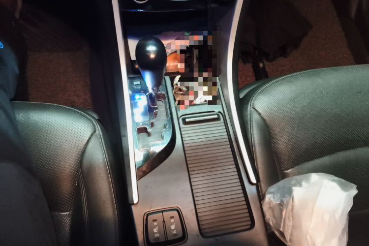 Used Hyundai Sonata 2013 2.4L Automatic Luxury Version China IV Standard Gear Lever
