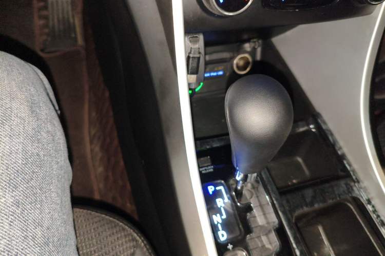 Used Hyundai Sonata 2013 2.0L Automatic Leading Edition Gear Lever