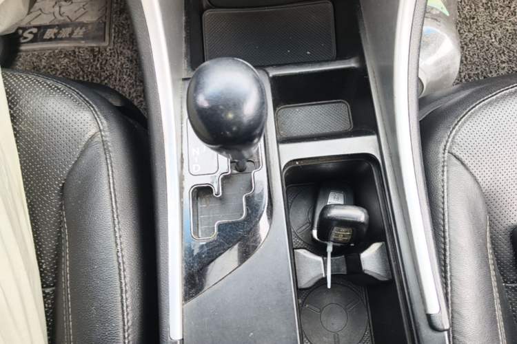 Used Hyundai Sonata 2013 2.0L Automatic Luxury Edition Gear Lever