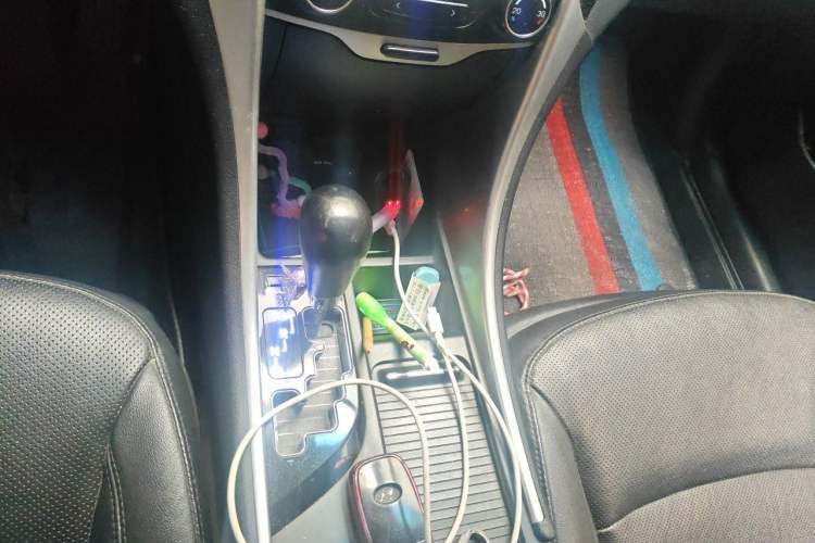 Used Hyundai Sonata 2013 2.4L Automatic Leading Edition China IV Standard Gear Lever