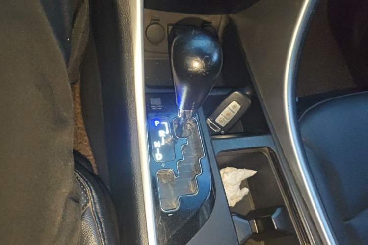 Used Hyundai Sonata 2013 2.0L Automatic Luxury Edition Gear Lever