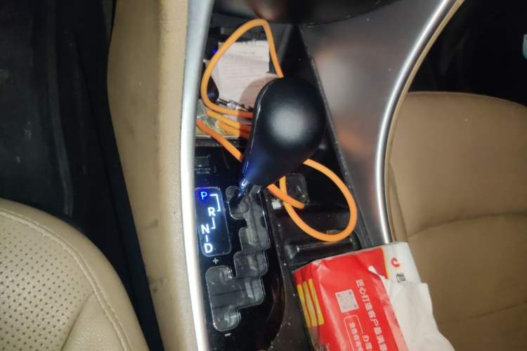 Used Hyundai Sonata 2013 2.0L Automatic Luxury Edition Gear Lever
