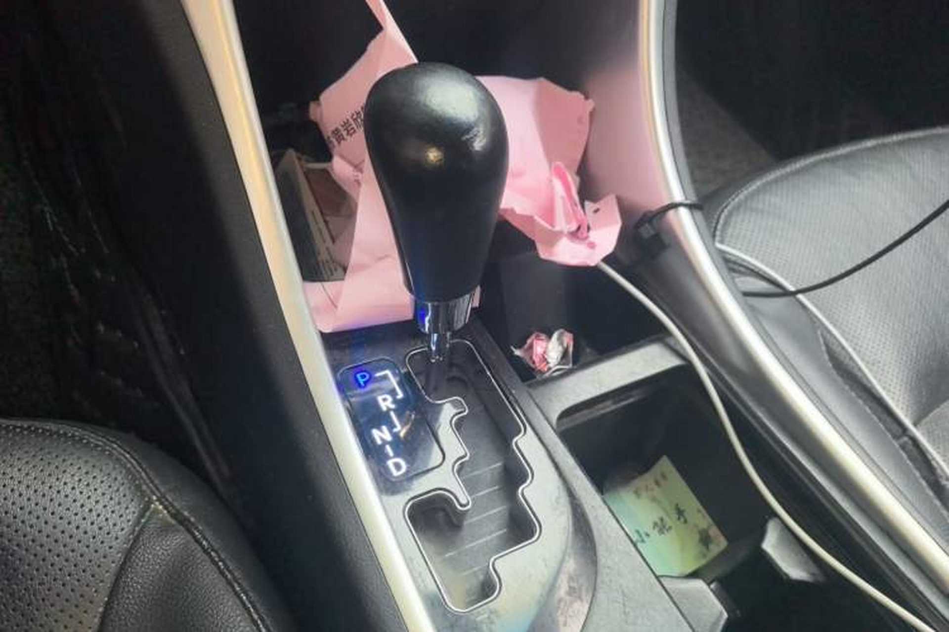 Used Hyundai Sonata 2013 2.4L Automatic Leading Edition China IV Standard Gear Lever