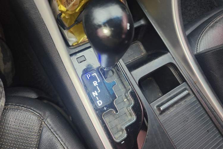 Used Hyundai Sonata 2013 2.0L Automatic Luxury Edition Gear Lever