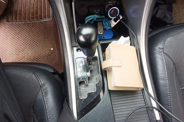 Used Hyundai Sonata 2013 2.0L Automatic Luxury Edition Gear Lever