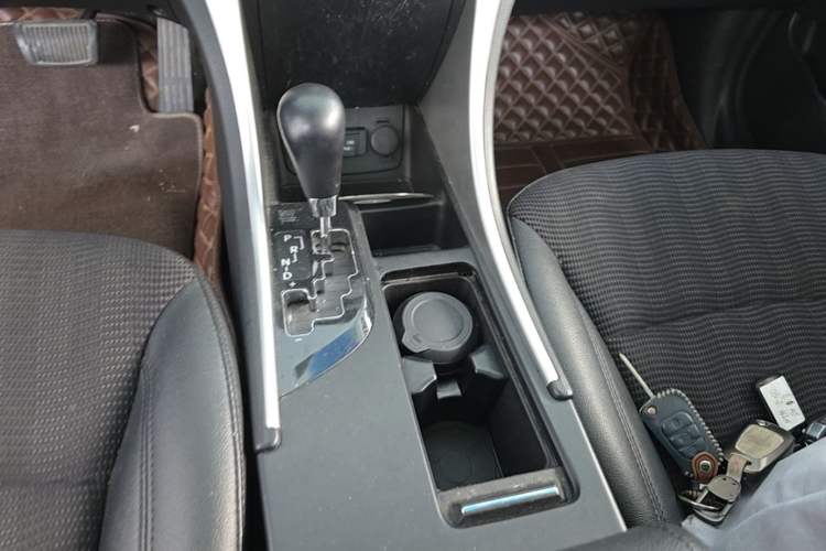 Used Hyundai Sonata 2013 2.0L Automatic Fashion Edition Gear Lever