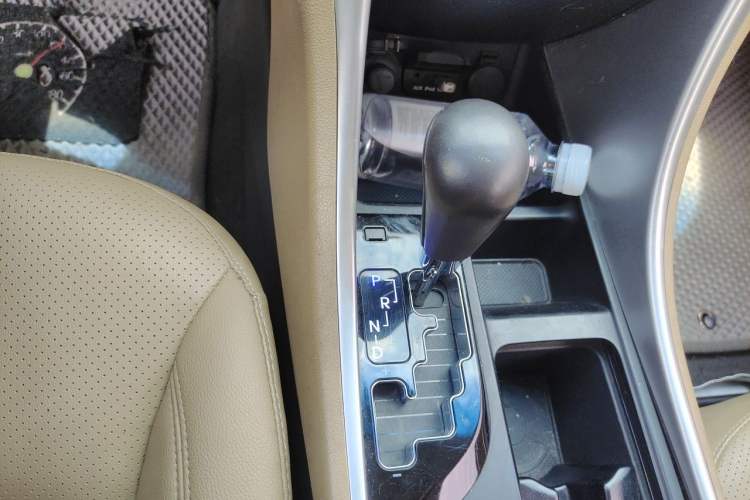Used Hyundai Sonata 2013 2.0L Automatic Fashion Edition Gear Lever