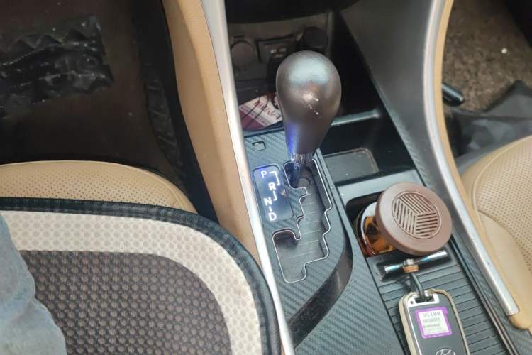 Used Hyundai Sonata 2013 2.4L Automatic Luxury Version China IV Standard Gear Lever