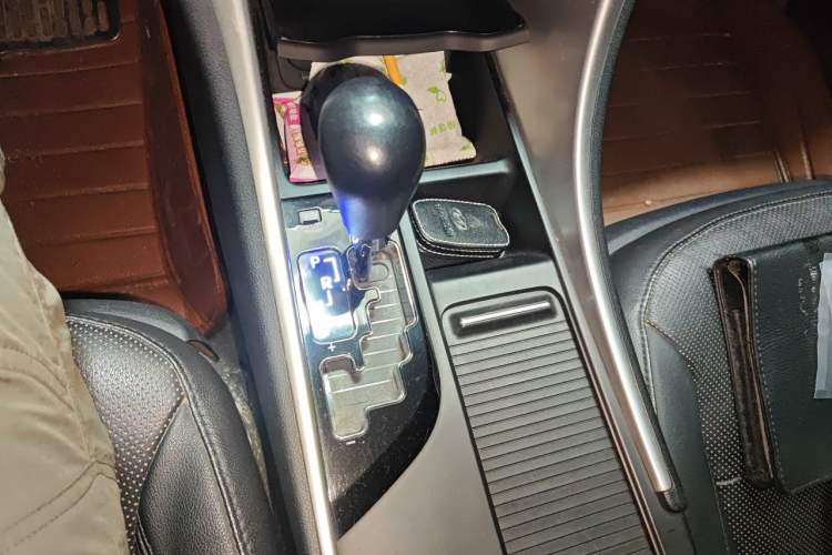 Used Hyundai Sonata 2013 2.0L Automatic Luxury Edition Gear Lever
