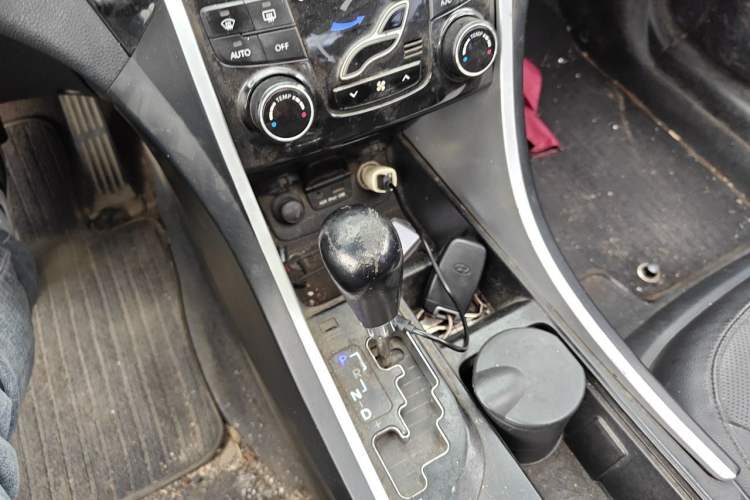 Used Hyundai Sonata 2013 2.0L Automatic Luxury Edition Gear Lever