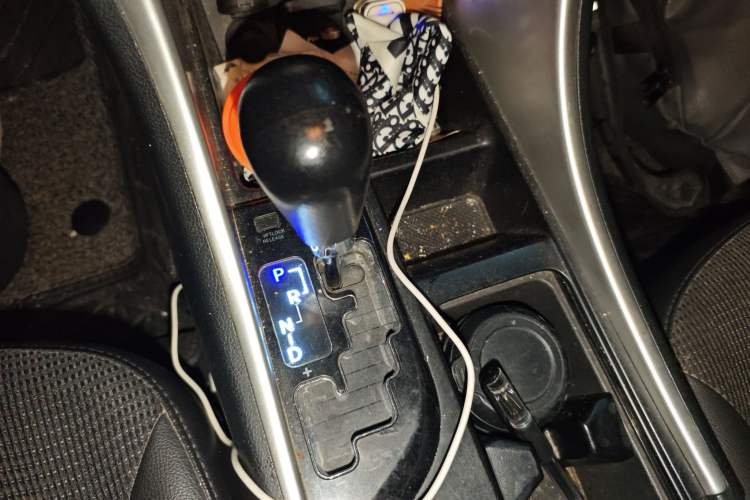 Used Hyundai Sonata 2013 2.0L Automatic Leading Edition Gear Lever