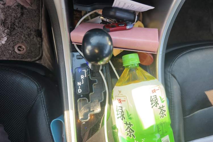 Used Hyundai Sonata 2013 2.4L Automatic Luxury Version China IV Standard Gear Lever
