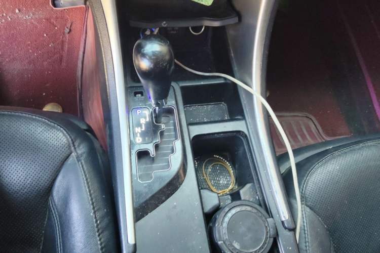 Used Hyundai Sonata 2013 2.4L Automatic Luxury Version China IV Standard Gear Lever