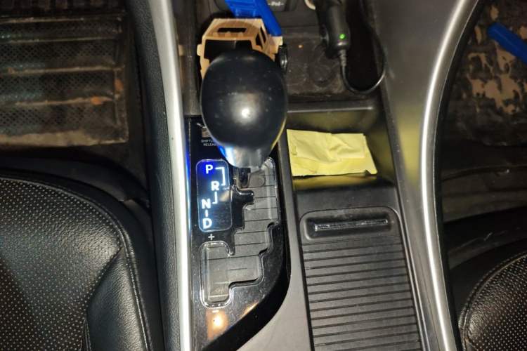 Used Hyundai Sonata 2013 2.4L Automatic Luxury Version China IV Standard Gear Lever