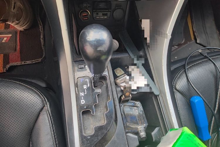 Used Hyundai Sonata 2013 2.4L Automatic Luxury Version China IV Standard Gear Lever