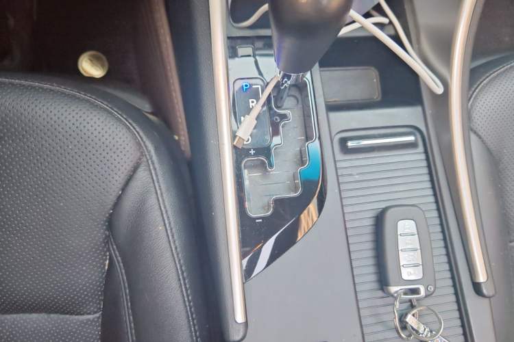 Used Hyundai Sonata 2013 2.0L Automatic Supreme Edition Gear Lever