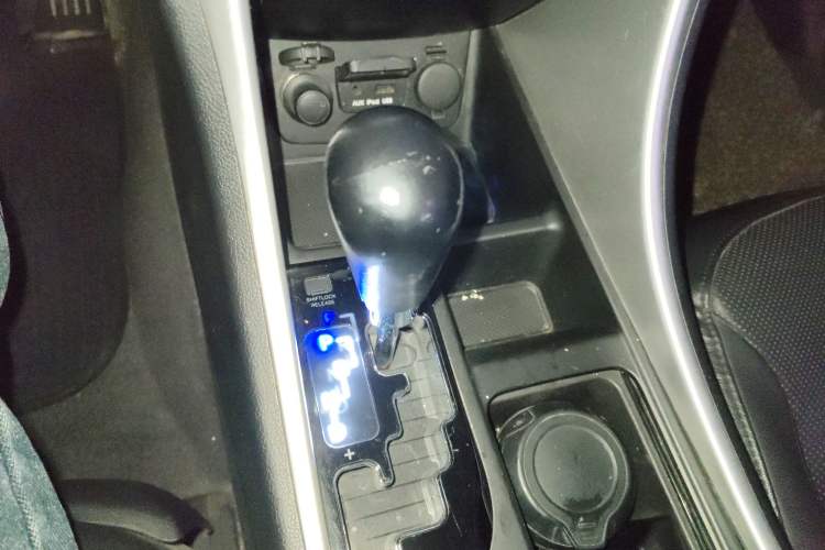 Used Hyundai Sonata 2013 2.4L Automatic Leading Edition China IV Standard Gear Lever