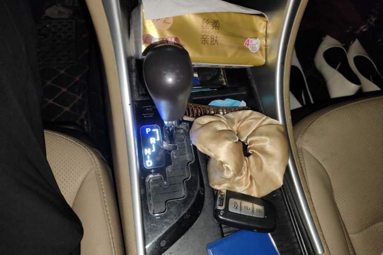 Used Hyundai Sonata 2013 2.0L Automatic Luxury Edition Gear Lever