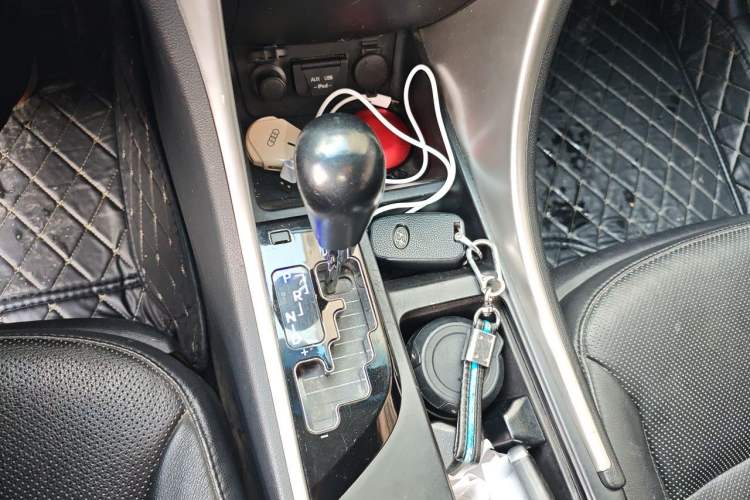 Used Hyundai Sonata 2013 2.0L Automatic Luxury Edition Gear Lever