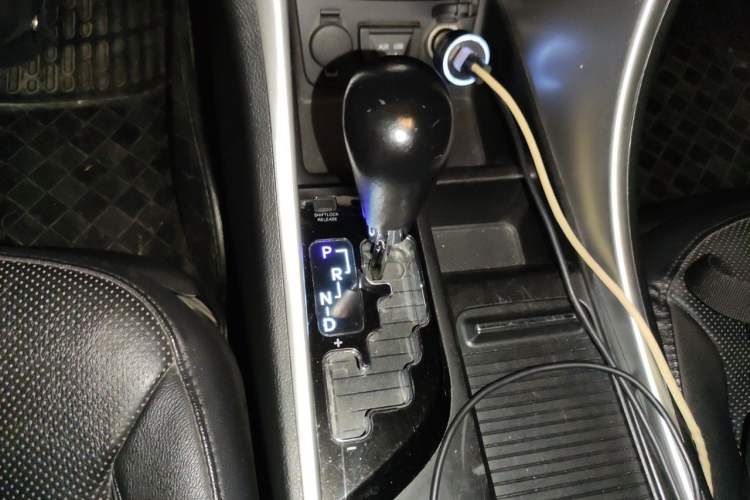 Used Hyundai Sonata 2013 2.0L Automatic Luxury Edition Gear Lever