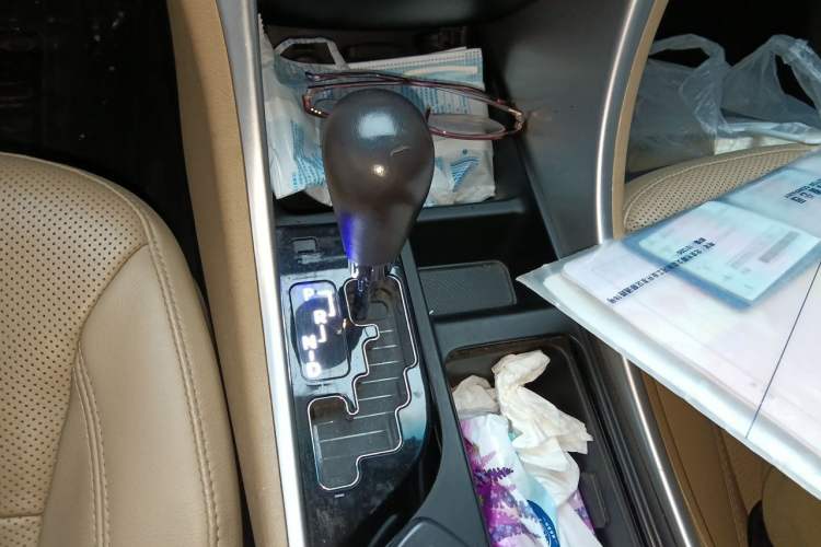 Used Hyundai Sonata 2013 2.4L Automatic Luxury Version China IV Standard Gear Lever