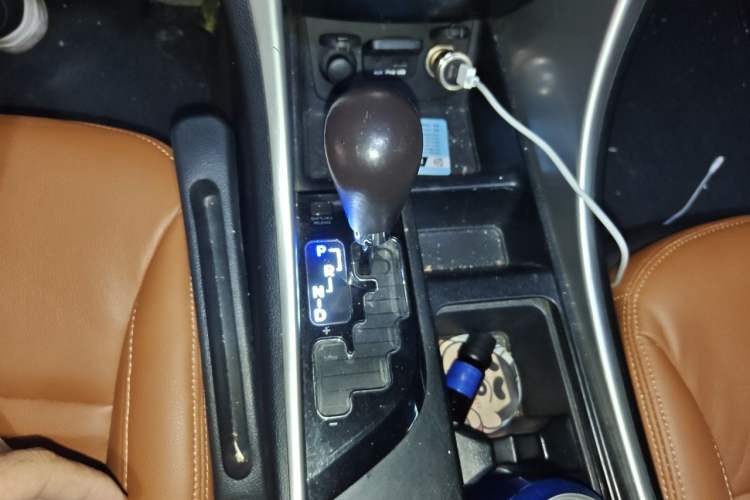 Used Hyundai Sonata 2013 2.4L Automatic Luxury Version China IV Standard Gear Lever