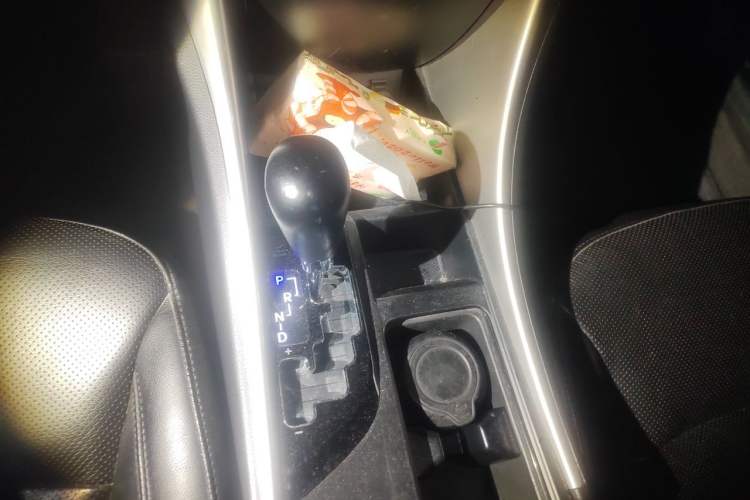 Used Hyundai Sonata 2013 2.0L Automatic Luxury Edition Gear Lever