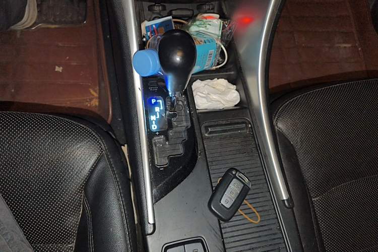 Used Hyundai Sonata 2013 2.0L Automatic Luxury Edition Gear Lever